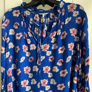 Lucky brand blue floral top size m